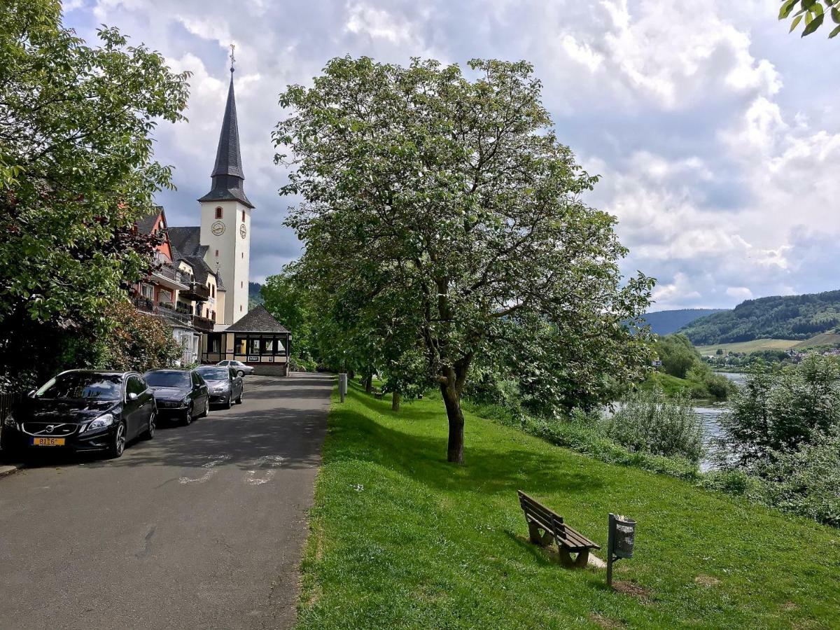 Gastehaus Hoffmann Bed & Breakfast Farschweiler Bagian luar foto