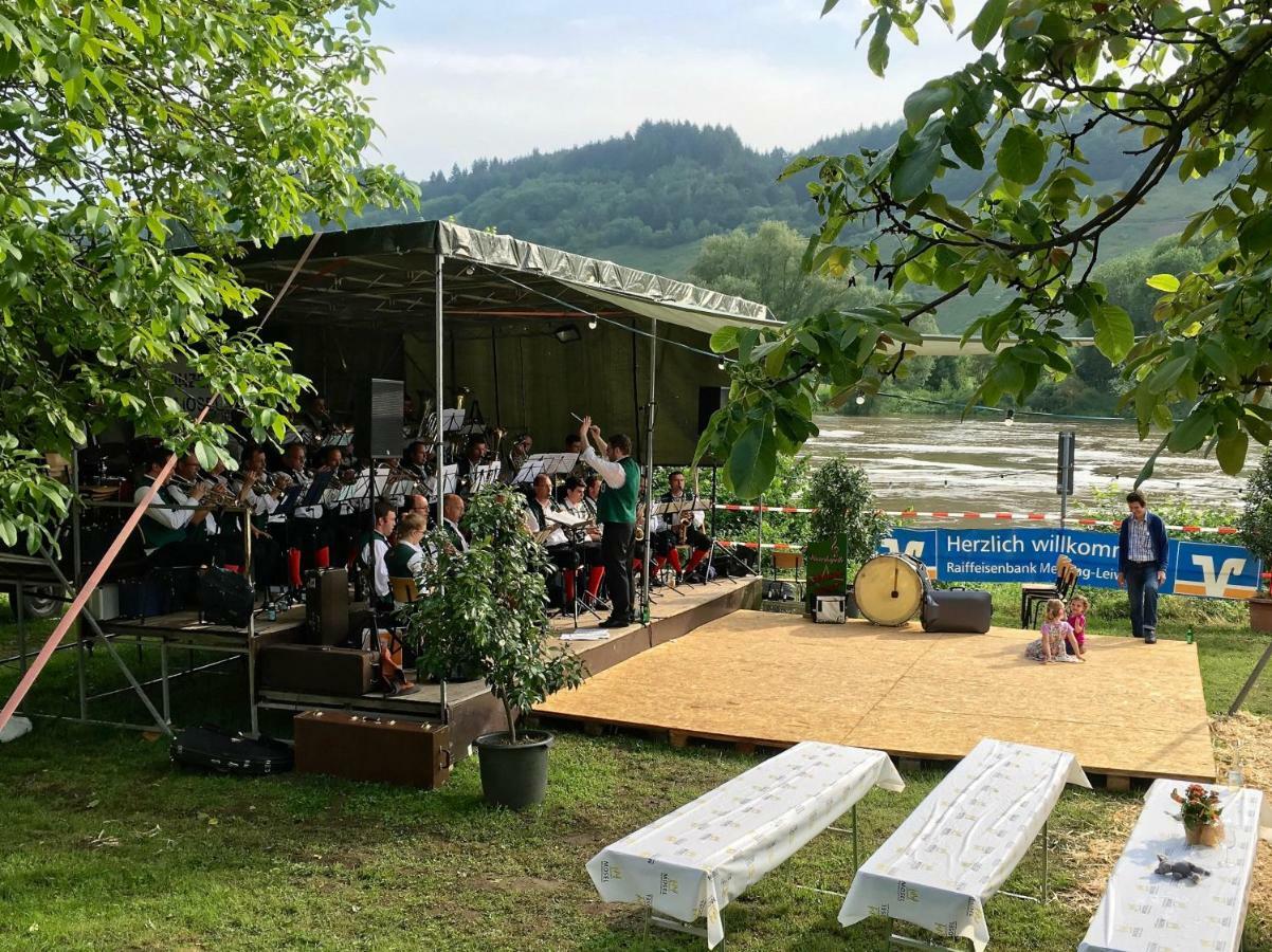 Gastehaus Hoffmann Bed & Breakfast Farschweiler Bagian luar foto